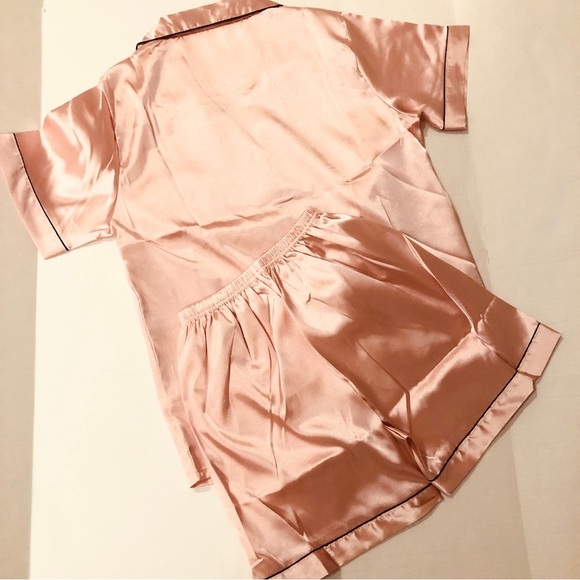 Pink With Black Trim Shorts Pajama Set Size Small - Picture 3 of 3